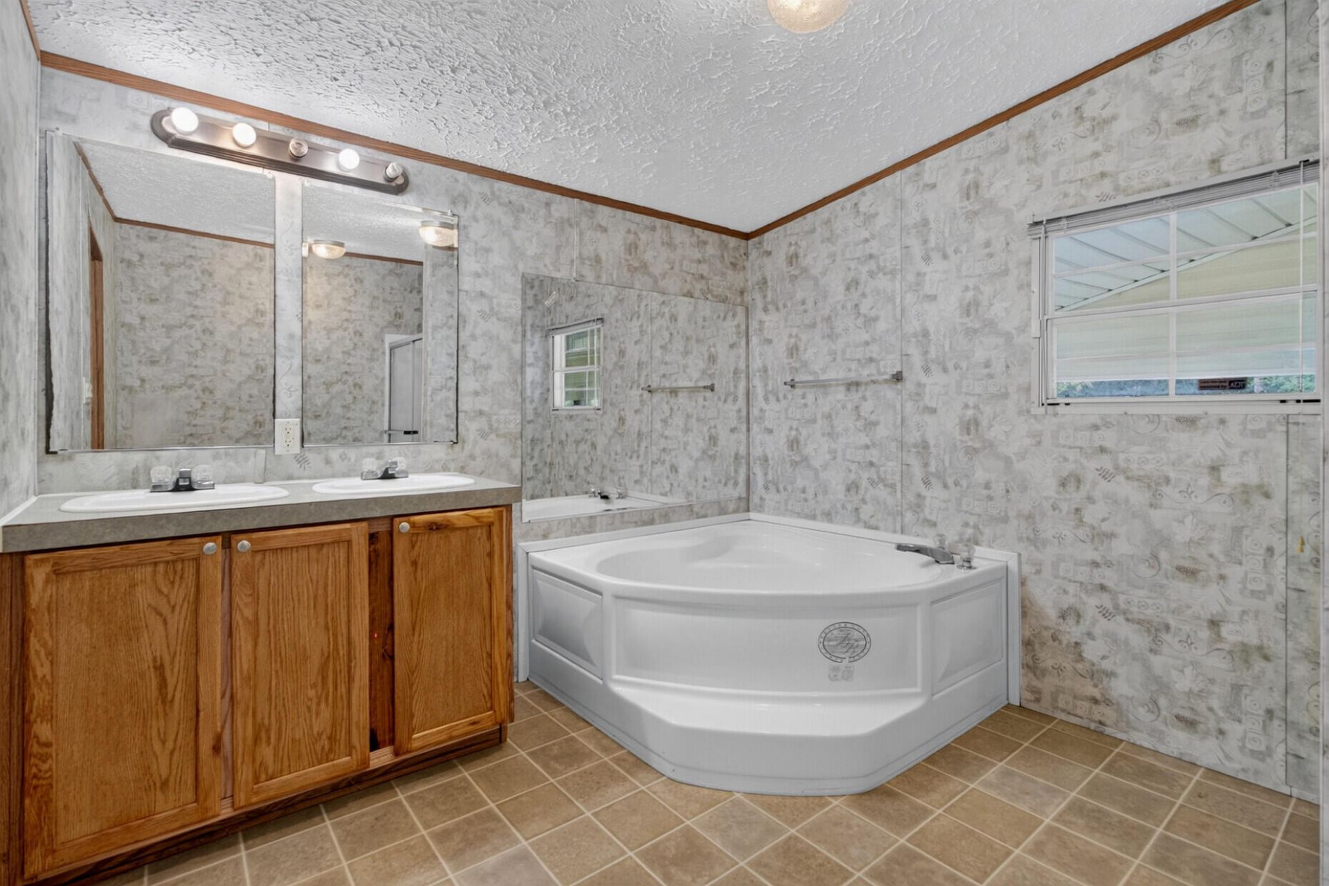 150 Backhall Road Photo 14