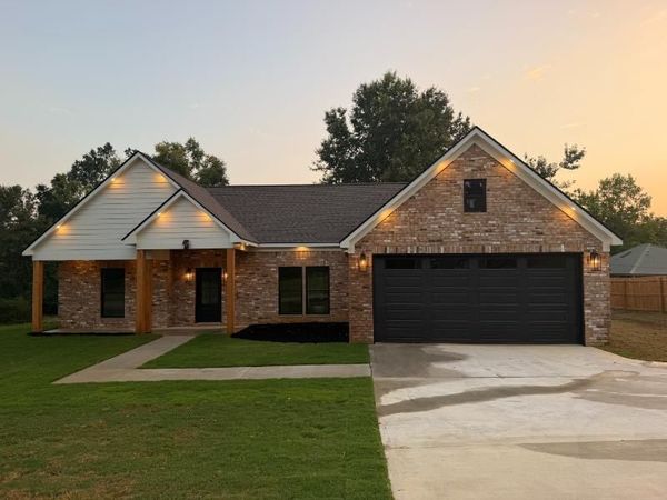 105 Huddleston Dr., Ripley, MS 38663