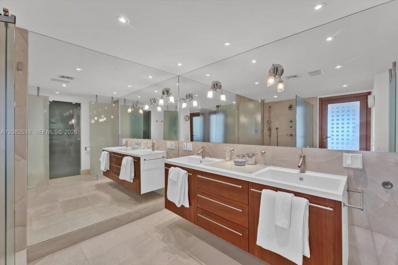 2 Grove Isle Dr , Unit B1709, Miami, FL 33133 Photo