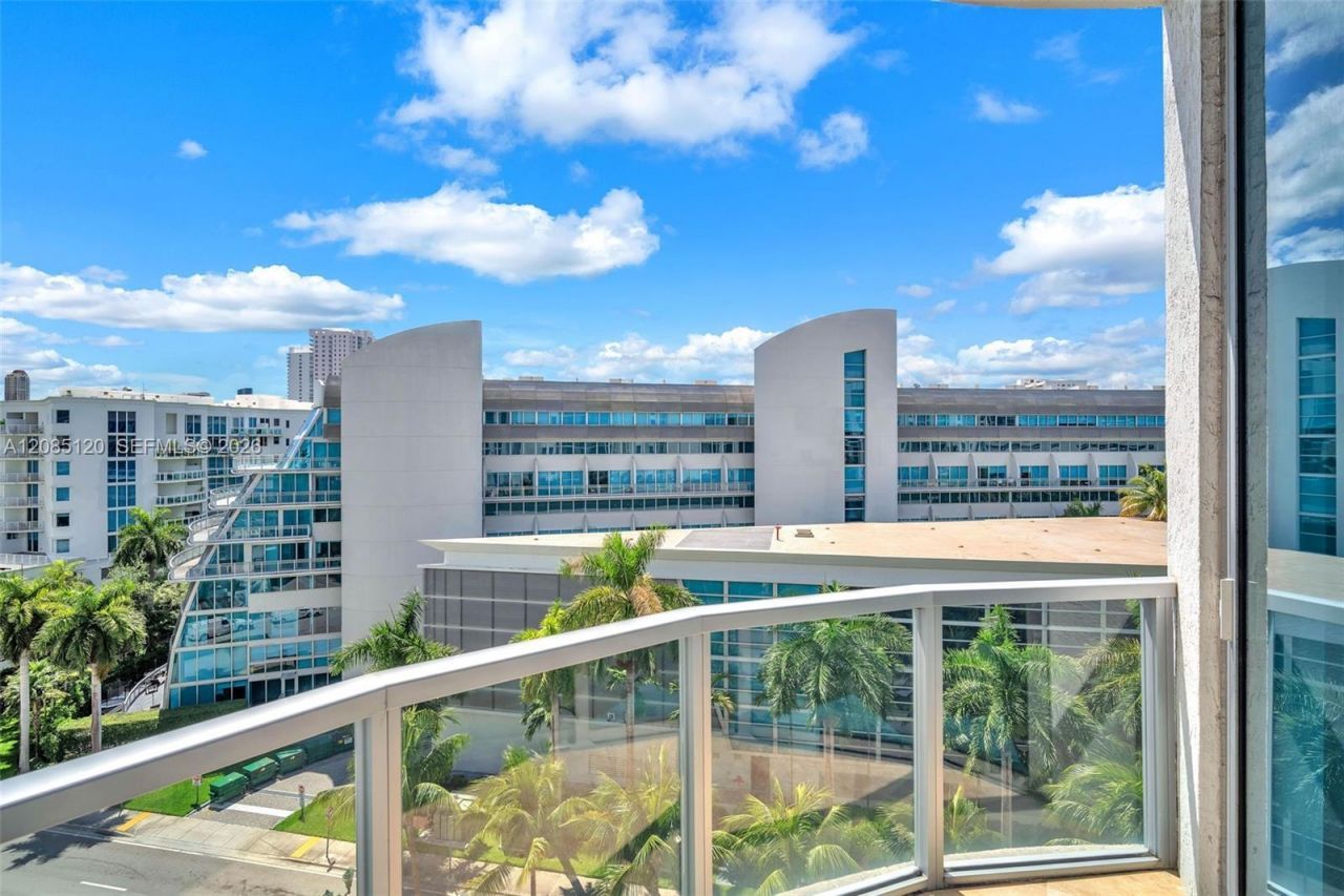 3029 NE 188th St , Unit 725, Aventura, FL 33180 Photo