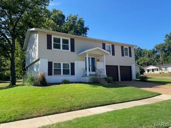 6205 Brogan Dale Circle, St Louis, MO 63128