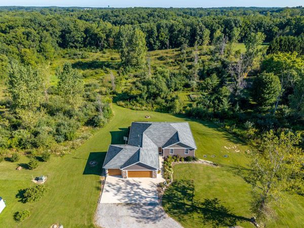 2195 S West Fox Lake Road, Angola, IN 46703