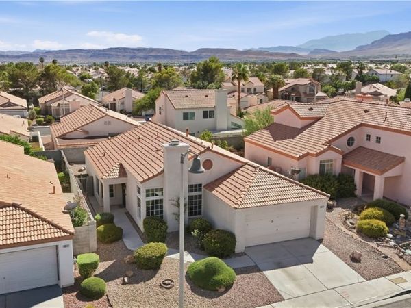 9817 Cross Creek Way, Las Vegas, NV 89117