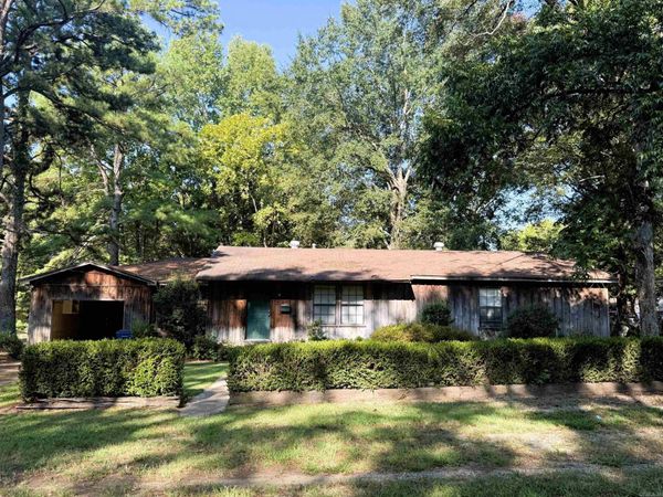 907 N Cherry St, Hamburg, AR 71646