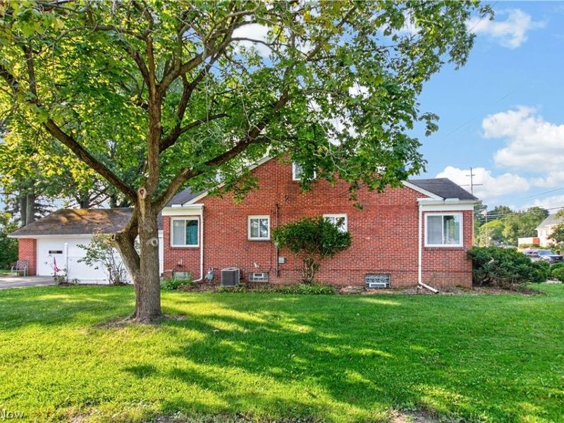 300 Eastland Road, Berea, OH 44017 Photo 31