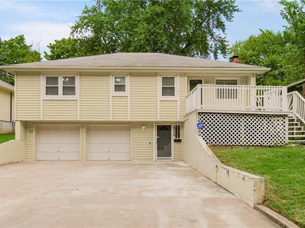 8226 McGee Street, Kansas City, MO 64114