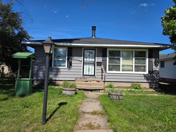 913 9th Street S, Virginia, MN 55792