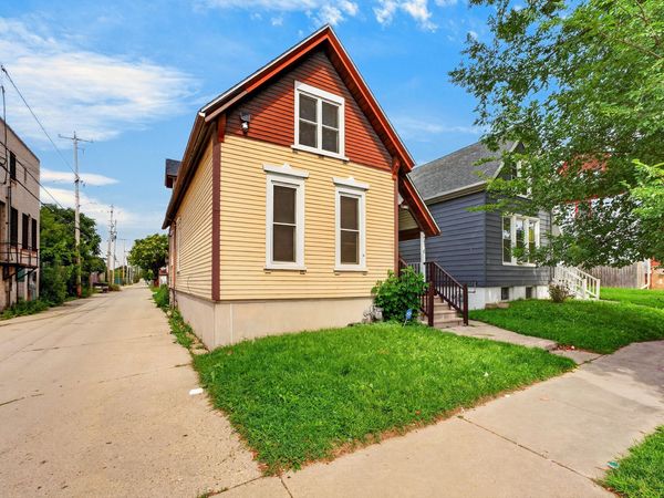 216 W Center St, Milwaukee, WI 53212