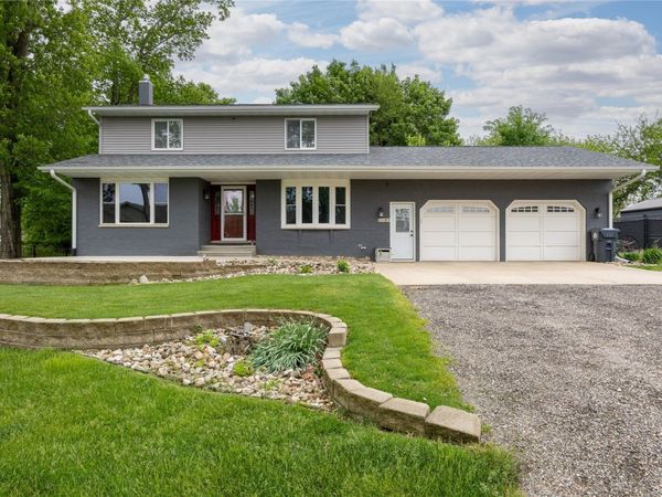 1105 Maple Street , Robins, IA 52328