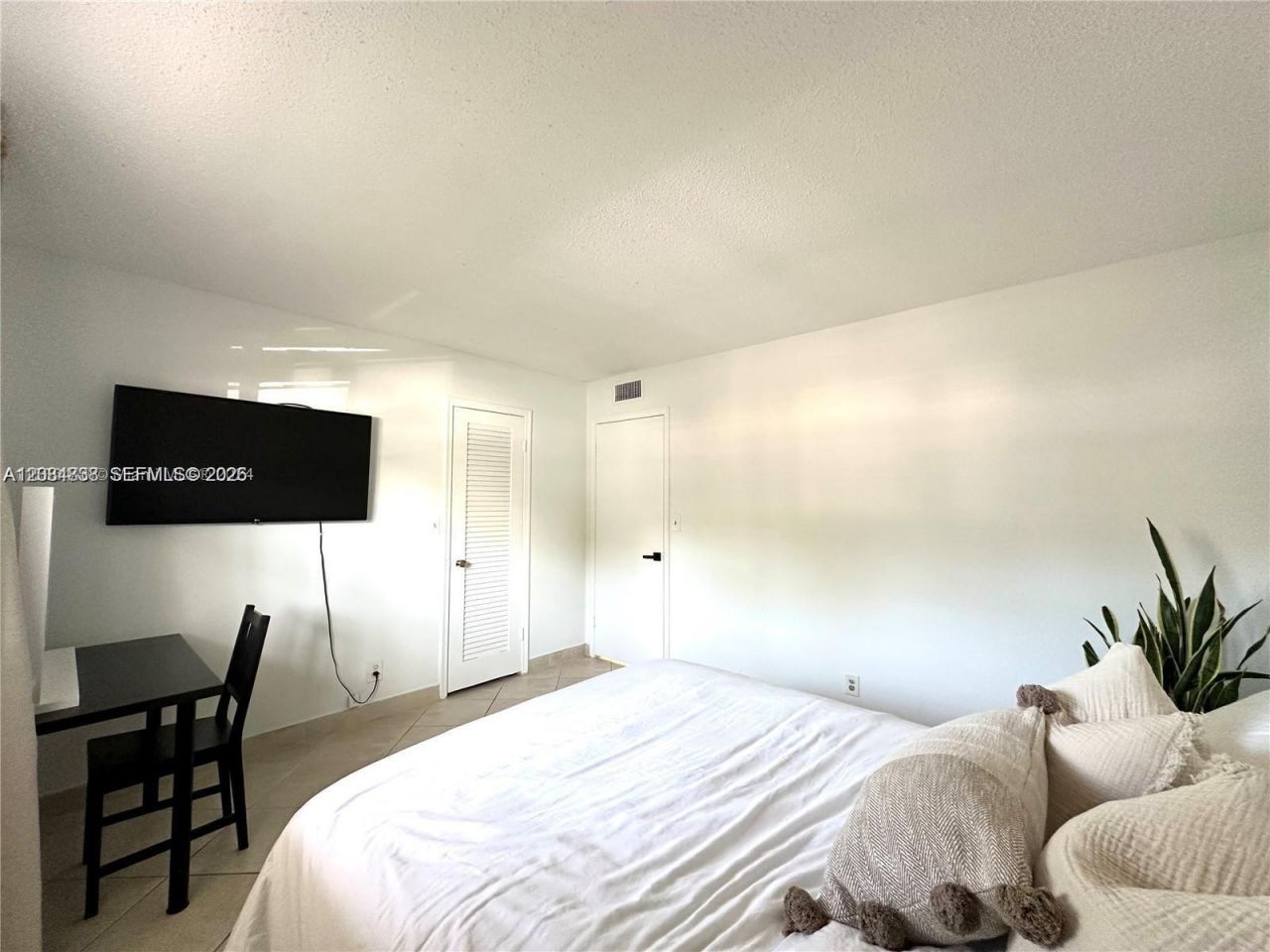 620 NE 12th Ave , Unit 102, Hallandale Beach, FL 33009 Photo