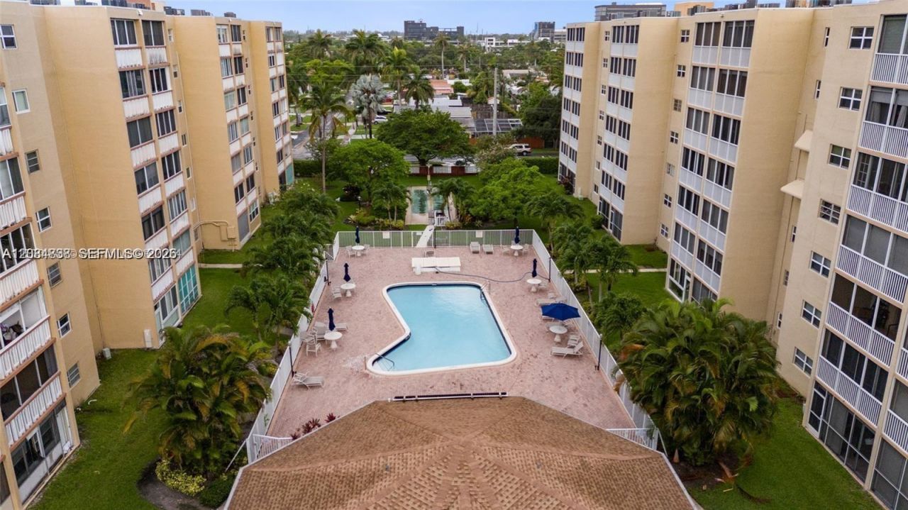 620 NE 12th Ave , Unit 102, Hallandale Beach, FL 33009 Photo