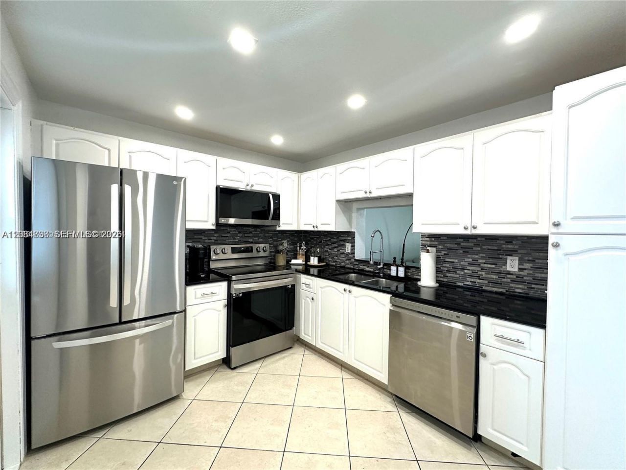 620 NE 12th Ave , Unit 102, Hallandale Beach, FL 33009 Photo