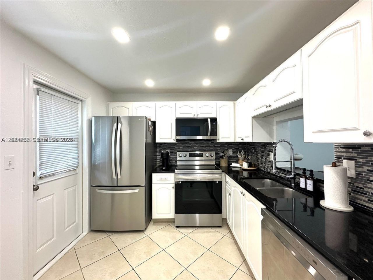 620 NE 12th Ave , Unit 102, Hallandale Beach, FL 33009 Photo