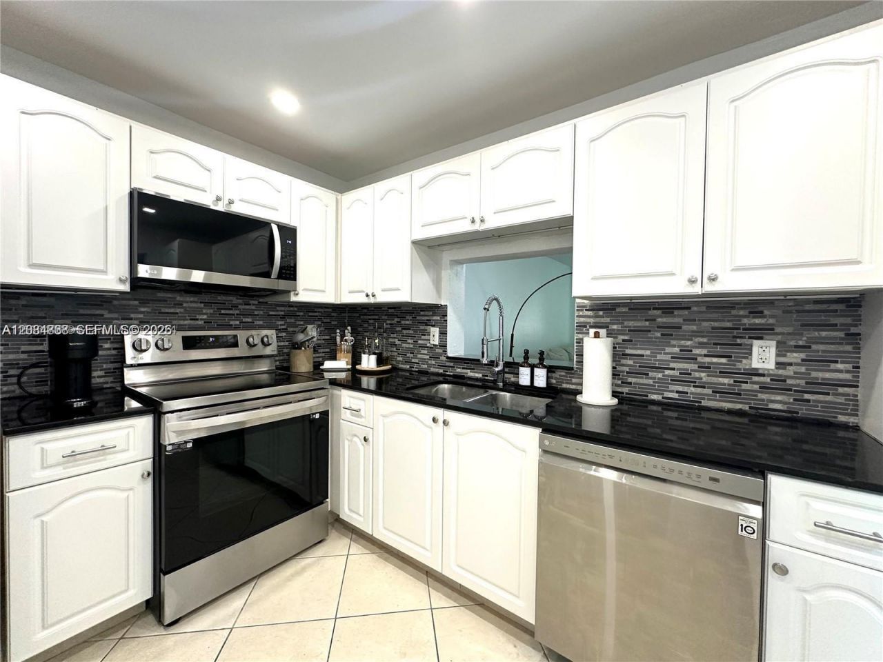 620 NE 12th Ave , Unit 102, Hallandale Beach, FL 33009 Photo