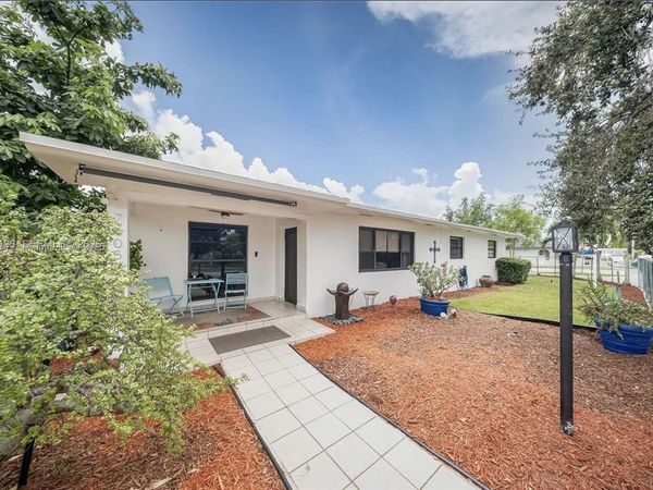 7605 W 6th Ave , Hialeah, FL 33014