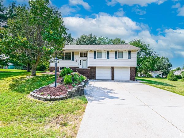 210 WHISPERING OAKS Drive, Germantown Hills, IL 61548
