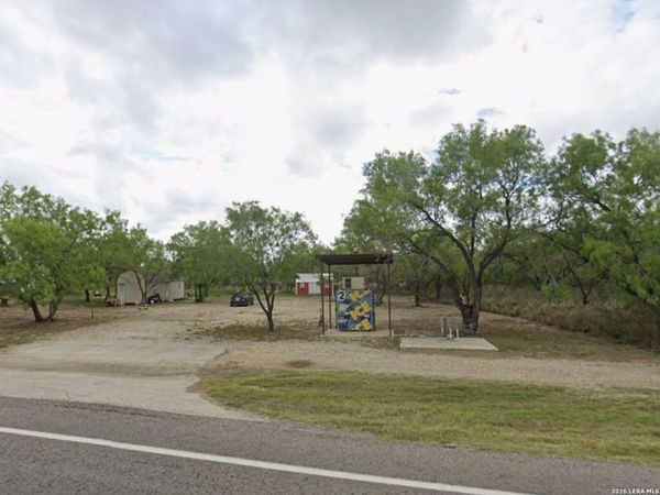 305 E Avenue E, Christine, TX 78012