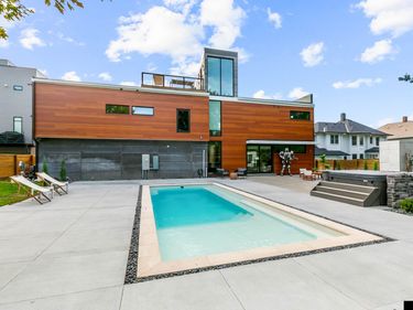 1223 S 11th Street, Omaha, NE 68108