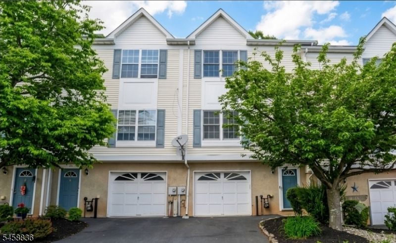 102 George Wilson Blvd, Flemington, NJ 08822 Main Photo