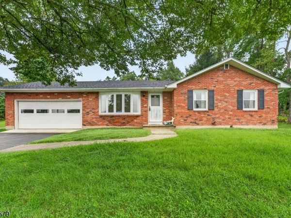 400 Bellis Road, Holland, NJ 08804