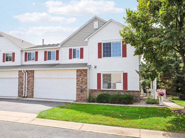 10881 Oak Grove Circle, Unit B, Woodbury, MN 55129