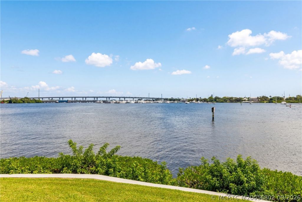 661 SW Bay Pointe Circle, Palm City, FL 34990 Photo
