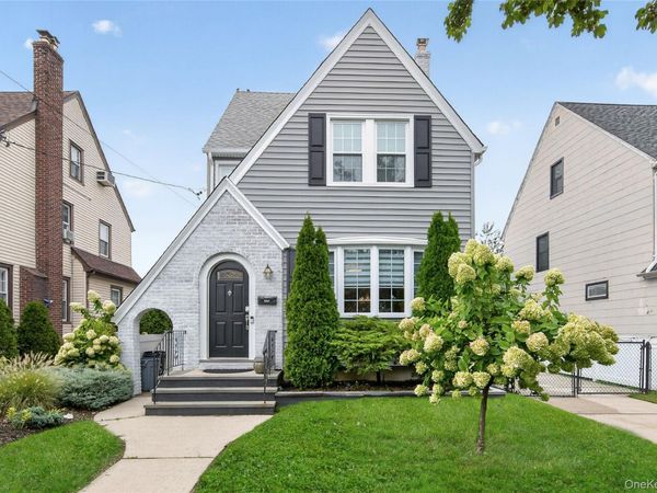 344 Houston Avenue , Mineola, NY 11501