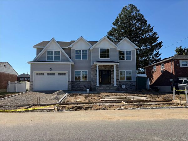 366 Broadway , Massapequa Park, NY 11762