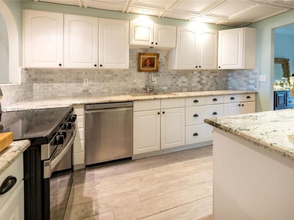 2835 NE 60th St , Fort Lauderdale, FL 33308
