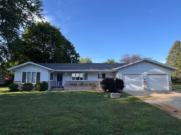 521 Douglas St, Merrill, IA 51038