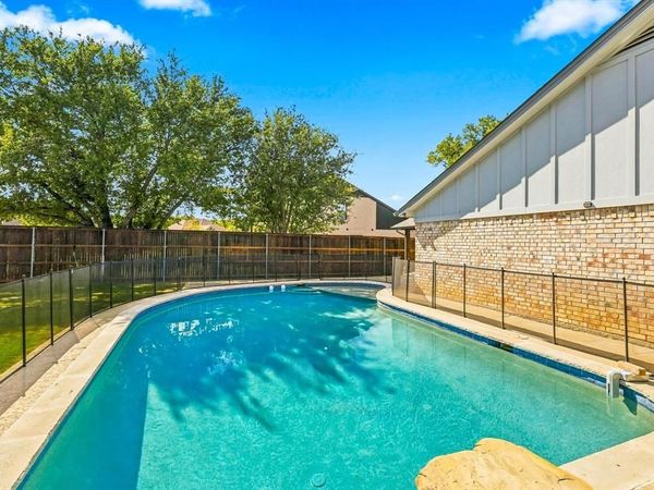 2857 Hurstview Drive, Hurst, TX 76054