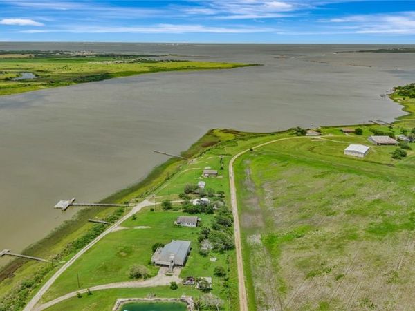 195 Wall Lane, Port Lavaca, TX 77979