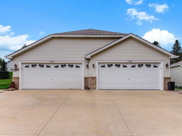 7580 Newbury Road , Woodbury, MN 55125