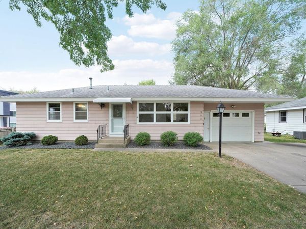 903 Parallel Street, Chaska, MN 55318