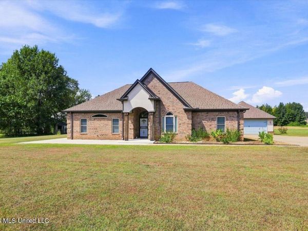 196 S Moore Crossing, Byhalia, MS 38611