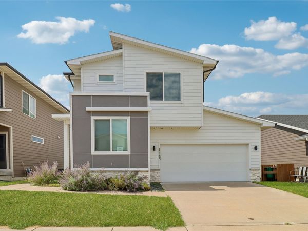 1418 NE Little Beaver Drive, Grimes, IA 50111