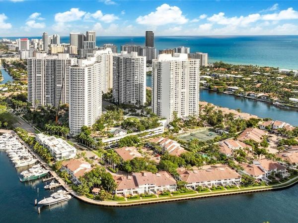 21150 Point Pl , Unit 3004, Aventura, FL 33180