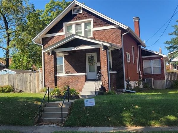 7383 Hazel Avenue, Maplewood, MO 63143