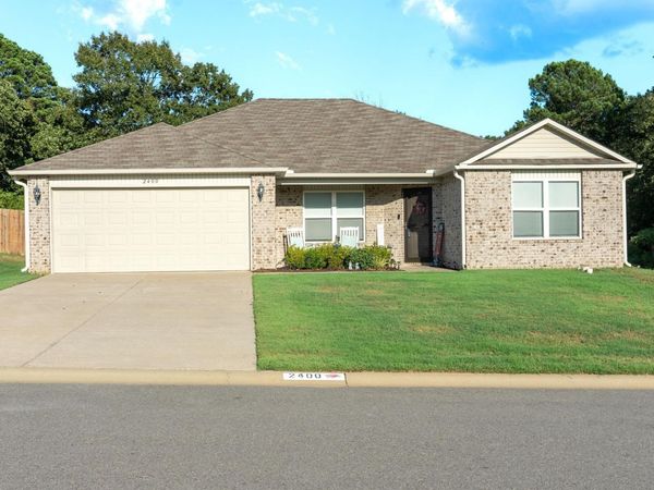 2400 Vivan Drive, Benton, AR 72015