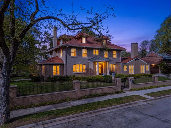 1724 Summit Avenue , Minneapolis, MN 55403