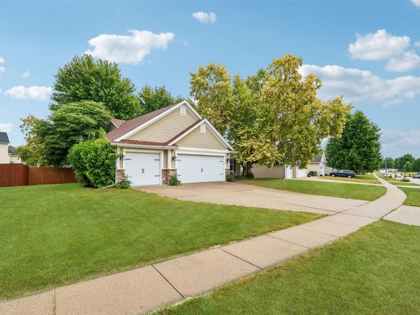 1579 Nine Iron Drive, West Des Moines, IA 50266