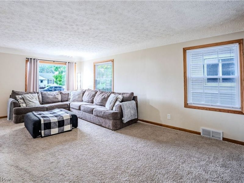 5703 Haverhill Avenue, Parma, OH 44129 Photo 9