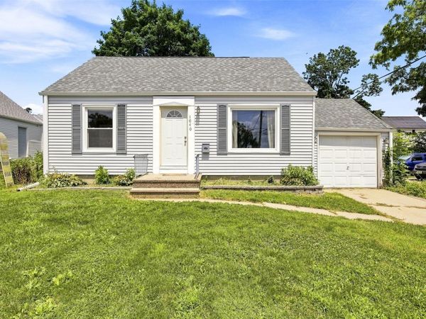 1040 2nd Avenue, Marion, IA 52302