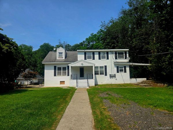 16 Ernest Lane , Unit Apt A, Mahopac, NY 10541
