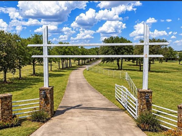 11918 Riek Road, Unit !, Krum, TX 76249