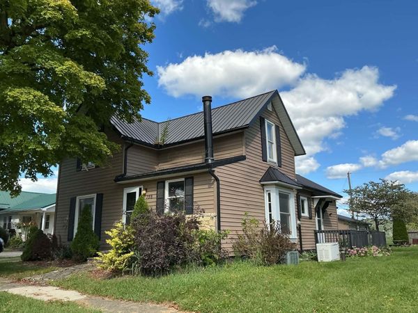 156 N Sugar Street , Saint Louisville, OH 43071