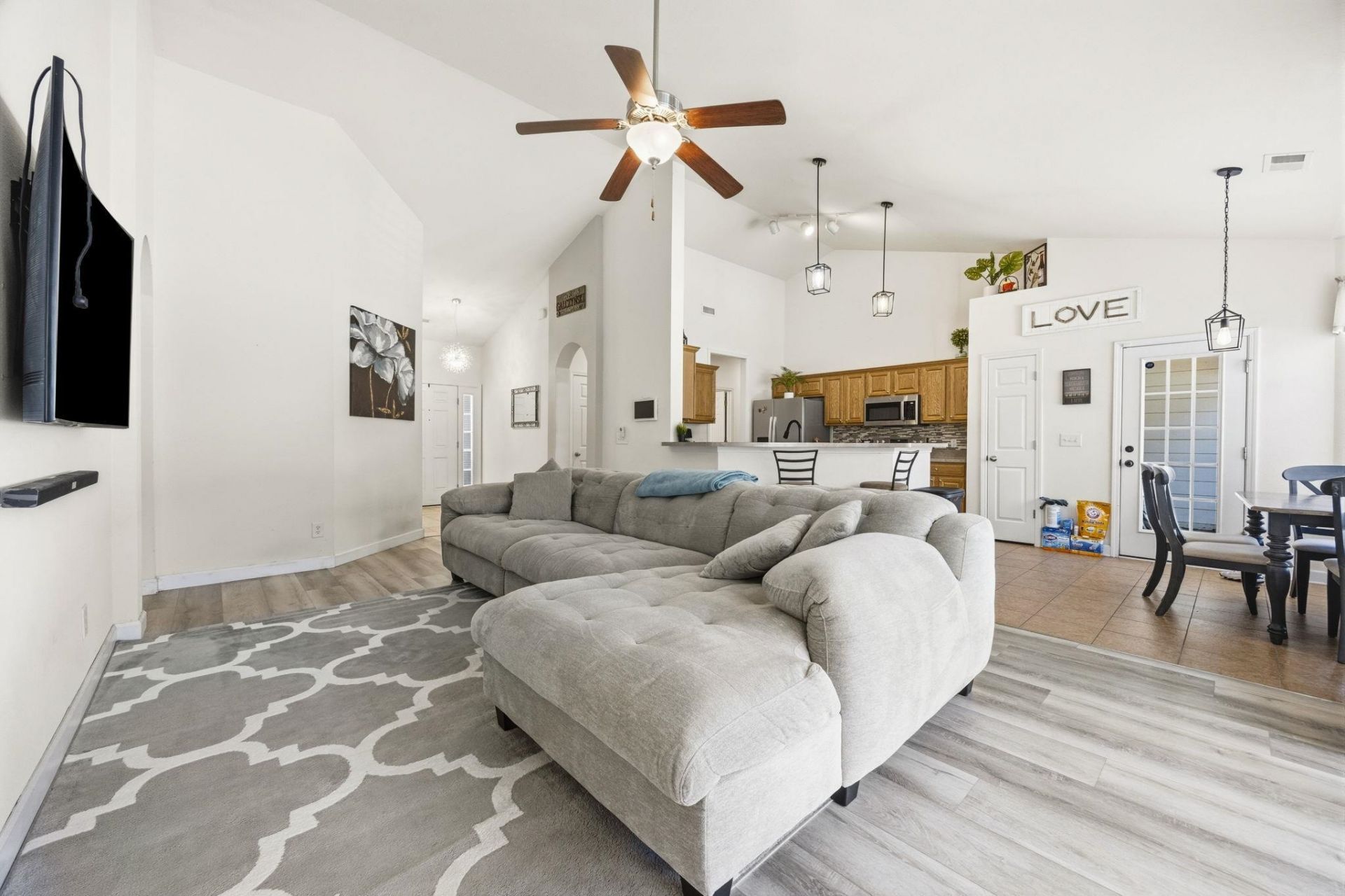 810 Indianola Ct. Photo 8