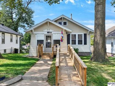1106 S 43rd Street, Omaha, NE 68105