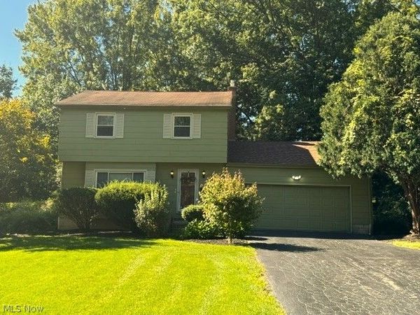 463 Colonial Drive , Youngstown, OH 44505