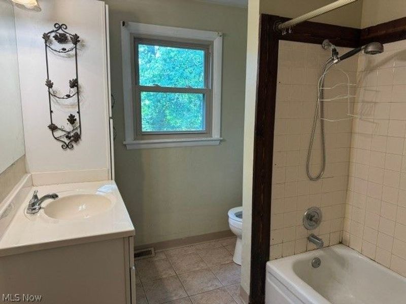463 Colonial Drive, Youngstown, OH 44505 Photo 12